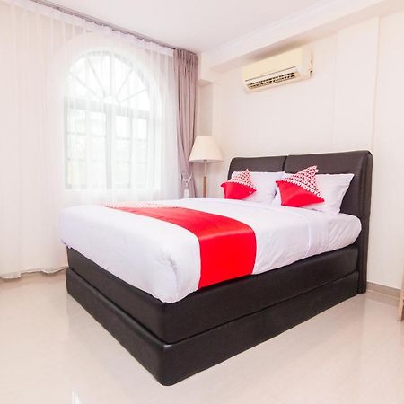 Vaccinated Staff - Oyo 1771 Zeke Hotel Batam ภายนอก รูปภาพ