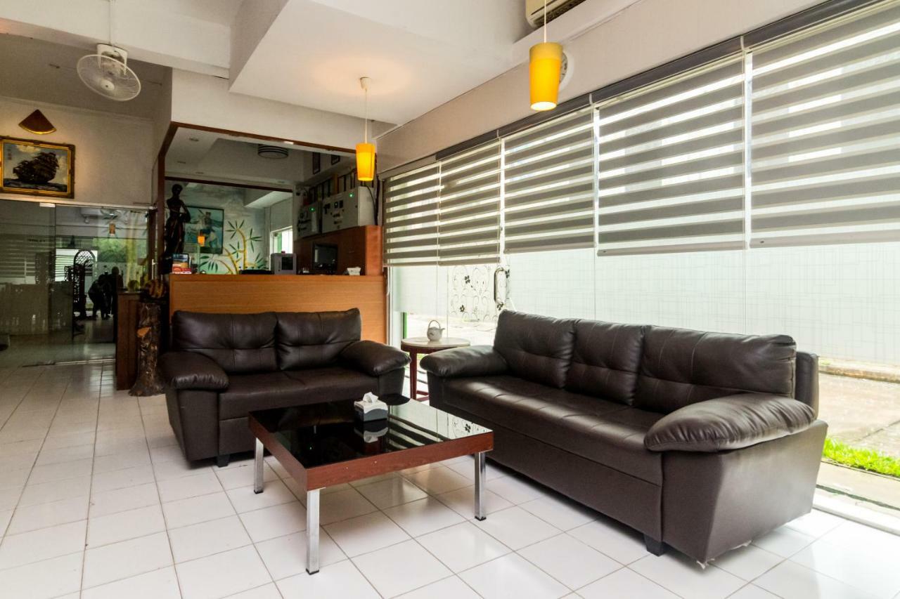 Vaccinated Staff - Oyo 1771 Zeke Hotel Batam ภายนอก รูปภาพ