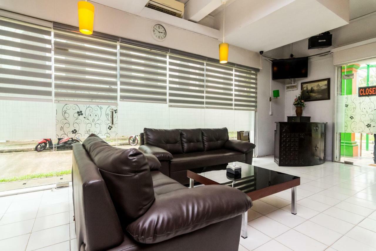 Vaccinated Staff - Oyo 1771 Zeke Hotel Batam ภายนอก รูปภาพ