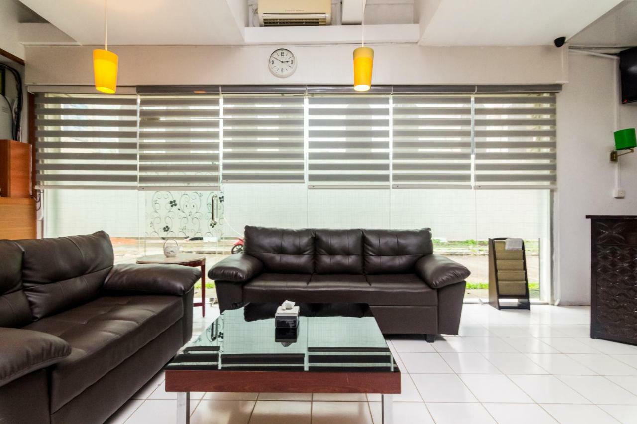 Vaccinated Staff - Oyo 1771 Zeke Hotel Batam ภายนอก รูปภาพ