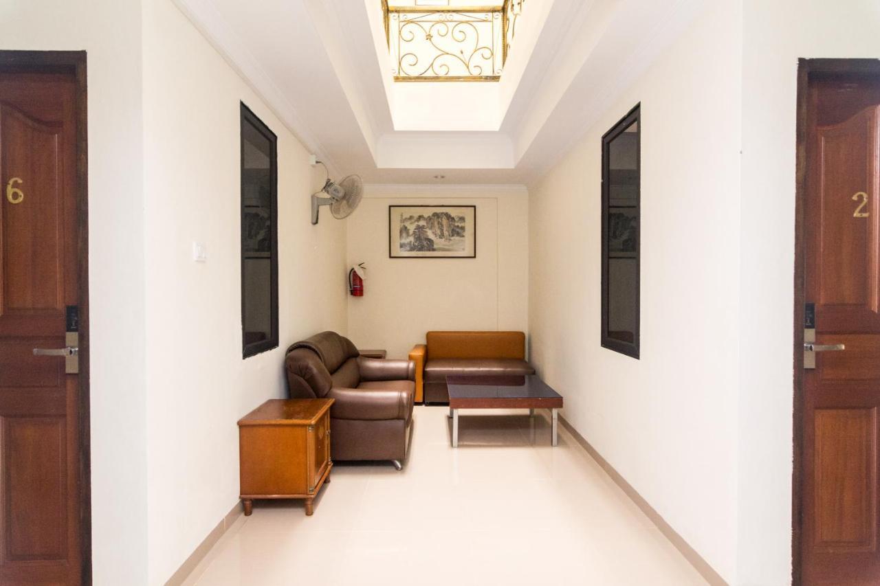 Vaccinated Staff - Oyo 1771 Zeke Hotel Batam ภายนอก รูปภาพ