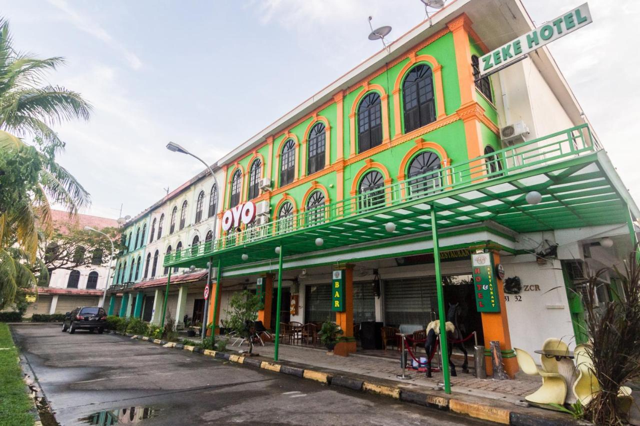 Vaccinated Staff - Oyo 1771 Zeke Hotel Batam ภายนอก รูปภาพ
