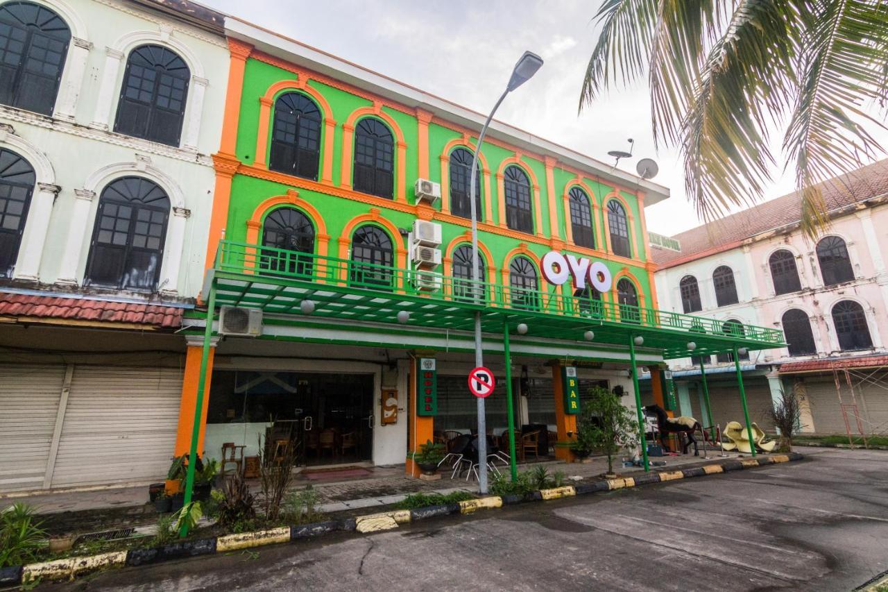 Vaccinated Staff - Oyo 1771 Zeke Hotel Batam ภายนอก รูปภาพ