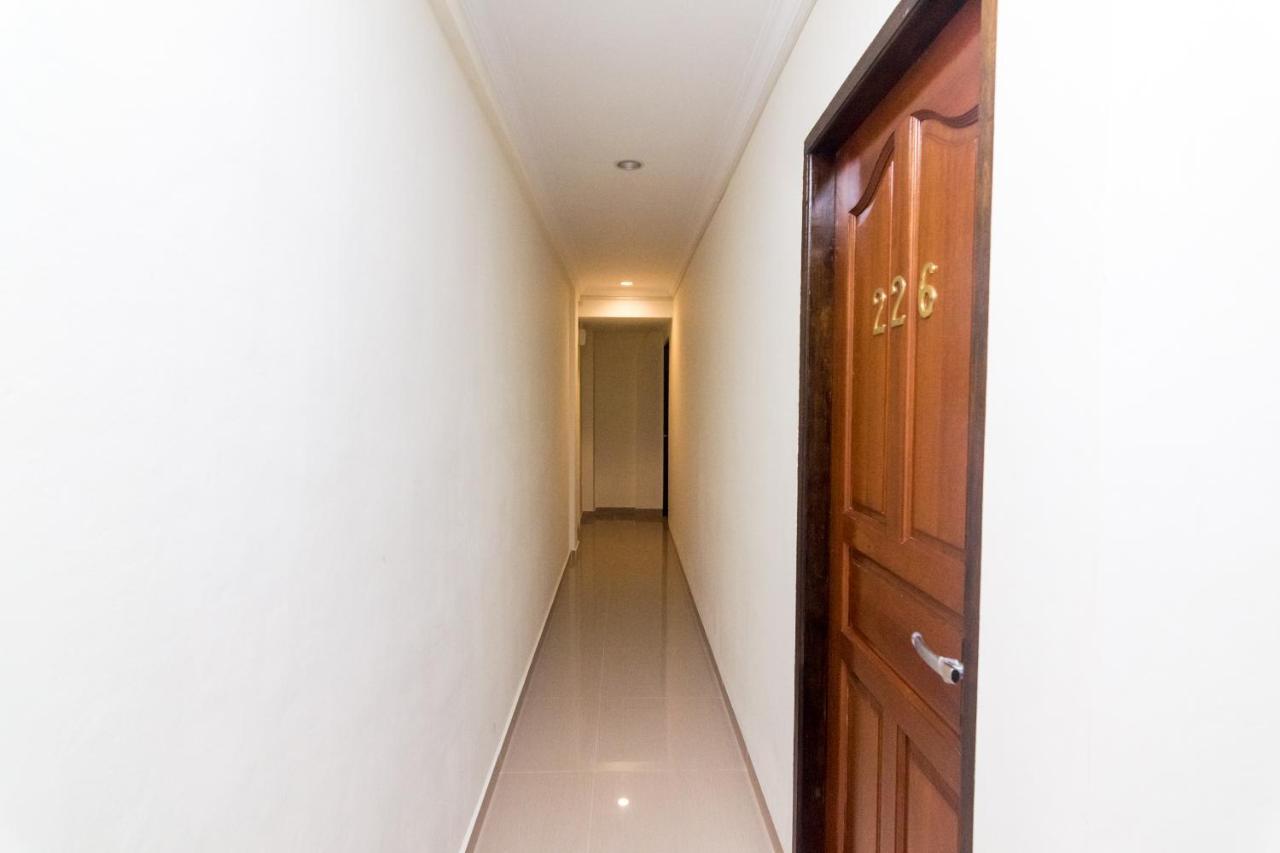 Vaccinated Staff - Oyo 1771 Zeke Hotel Batam ภายนอก รูปภาพ