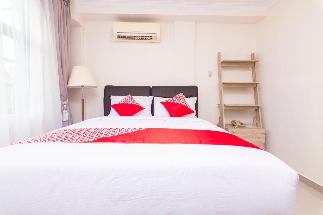Vaccinated Staff - Oyo 1771 Zeke Hotel Batam ภายนอก รูปภาพ