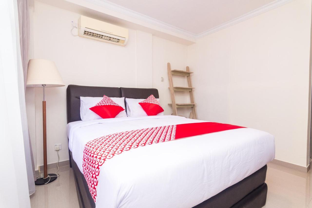 Vaccinated Staff - Oyo 1771 Zeke Hotel Batam ภายนอก รูปภาพ